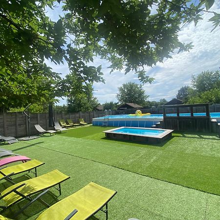 Camping Familial Les Chalets D'Uza Bagian luar foto