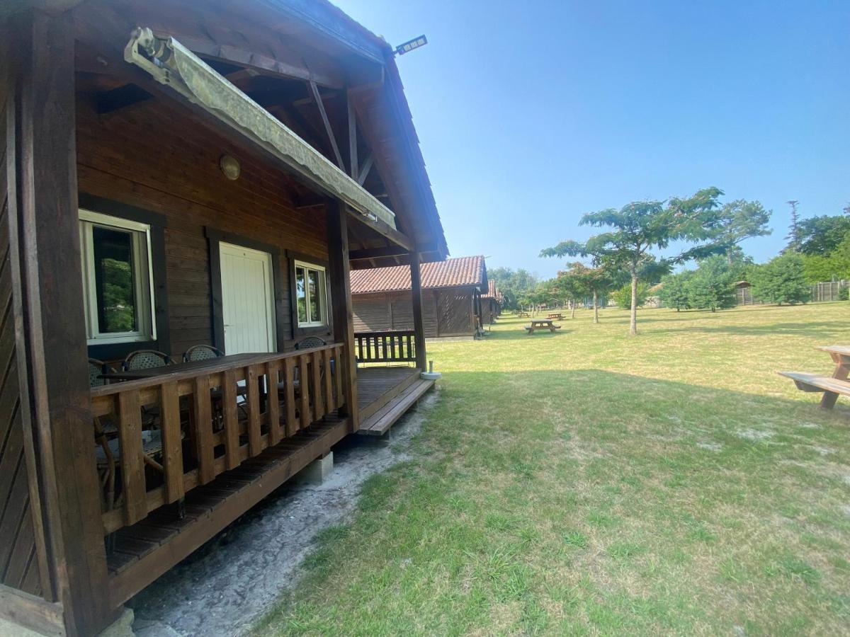 Camping Familial Les Chalets D'Uza Bagian luar foto