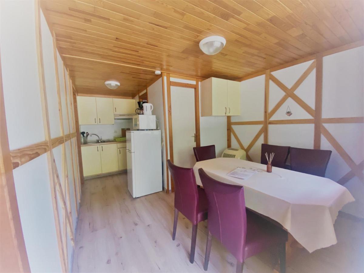 Camping Familial Les Chalets D'Uza Bagian luar foto