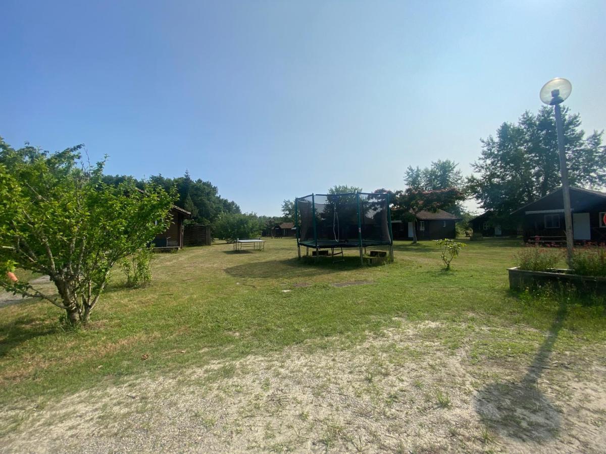 Camping Familial Les Chalets D'Uza Bagian luar foto