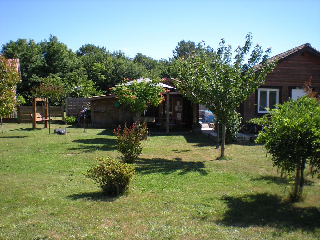 Camping Familial Les Chalets D'Uza Bagian luar foto