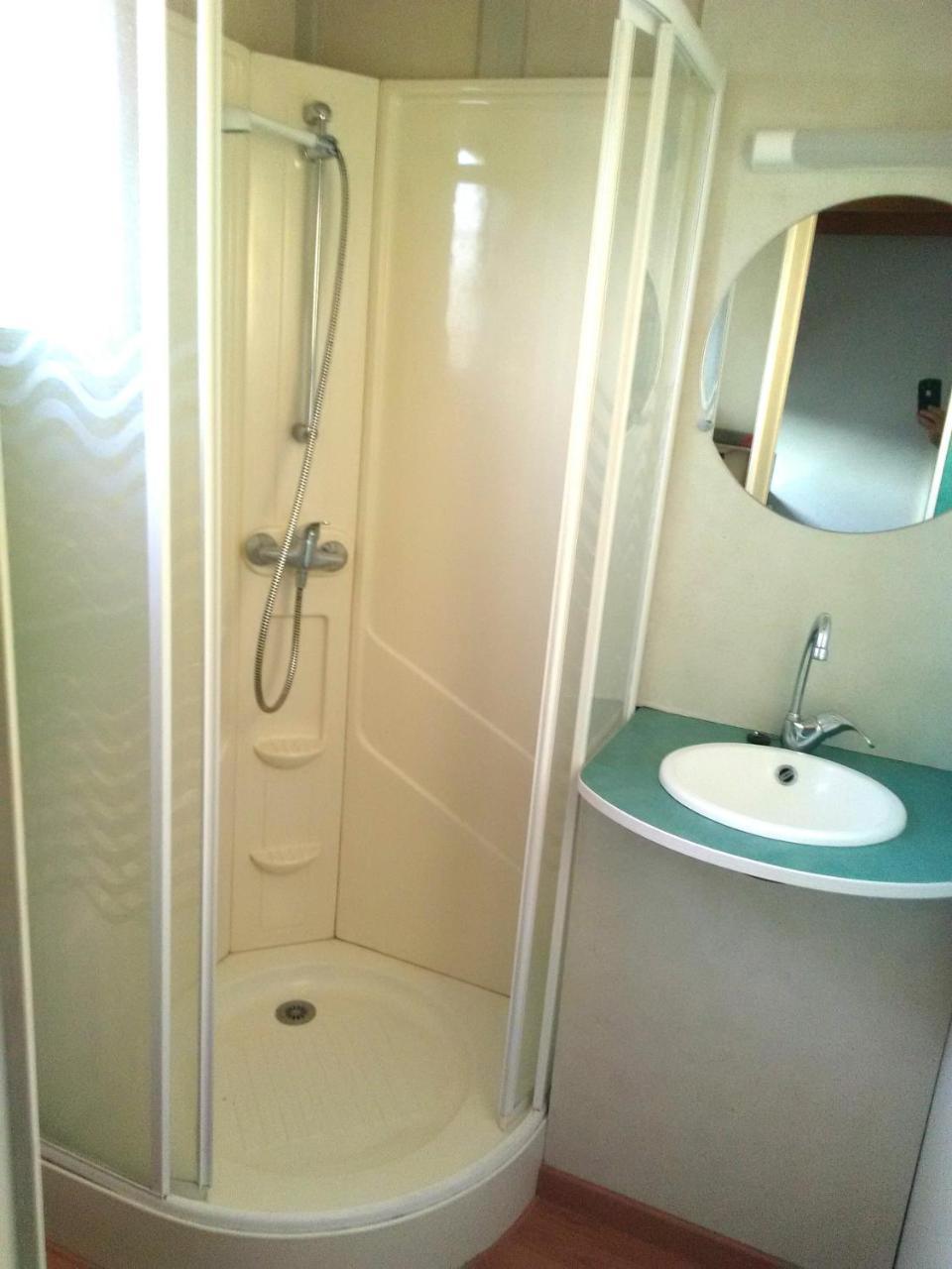 Camping Familial Les Chalets D'Uza Bagian luar foto