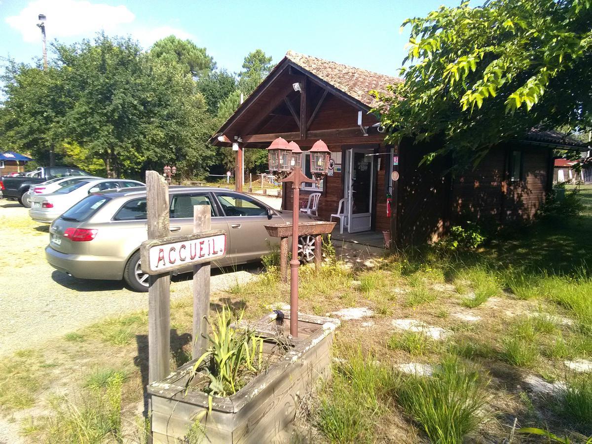 Camping Familial Les Chalets D'Uza Bagian luar foto