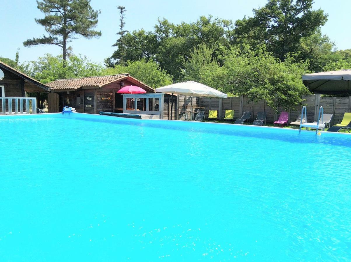 Camping Familial Les Chalets D'Uza Bagian luar foto